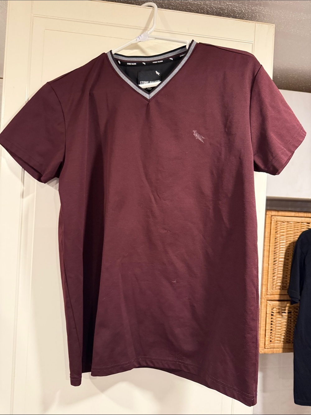 Stone falcon V-Neck Tee in Burgundy size medium 7:28